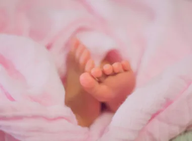 Jak obudzić noworodka z czterogodzinnej drzemki